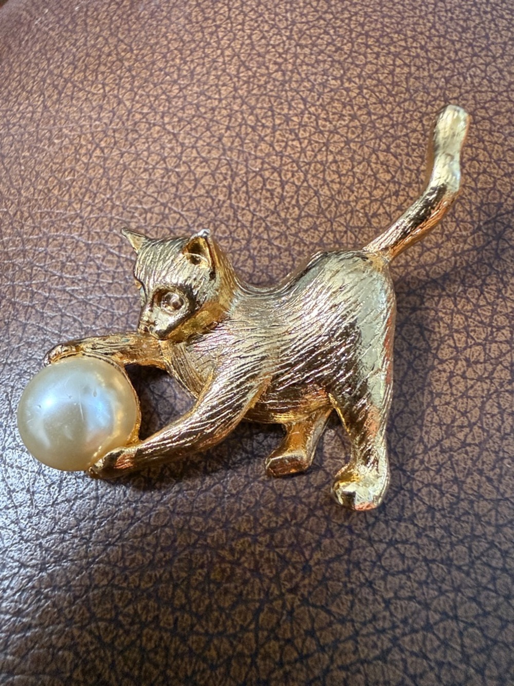 Gold Cat Brooch with Pearl Accent - Unbranded